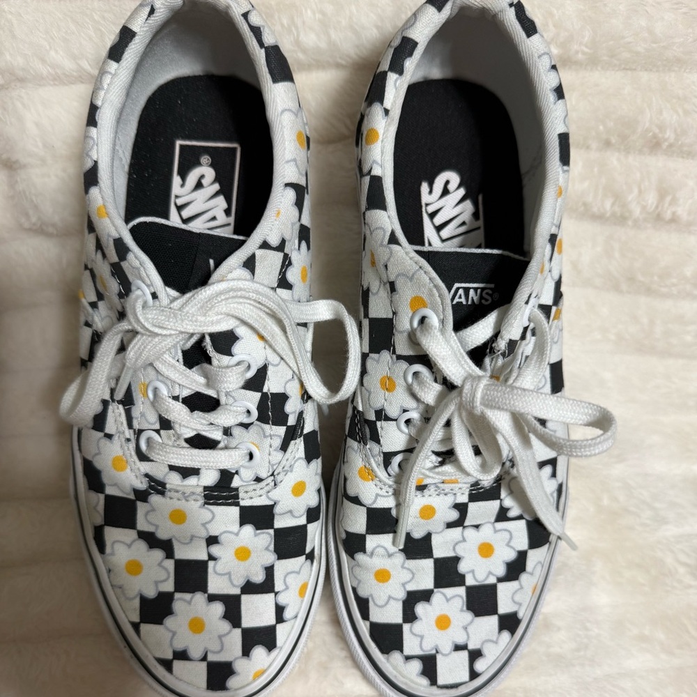 Women’s Doheny Vans - Black and White Daisy